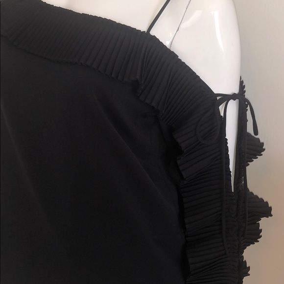 JULIETTE Off The Shoulder with Pleated Ruffle Top - Picture 7 of 9